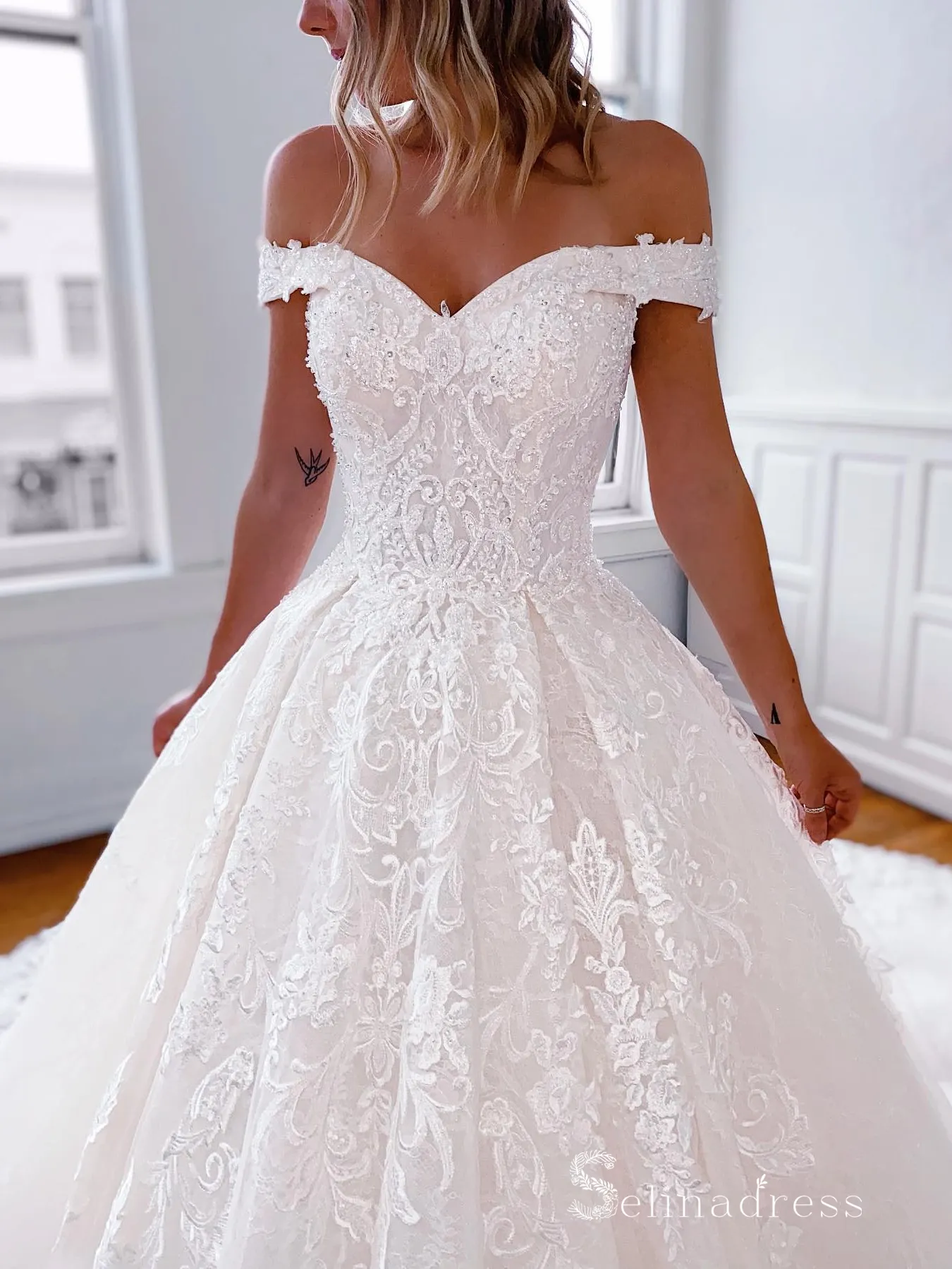 A-line Off-the-shoulder Lace Wedding Dresses White Wedding Gowns CBD483