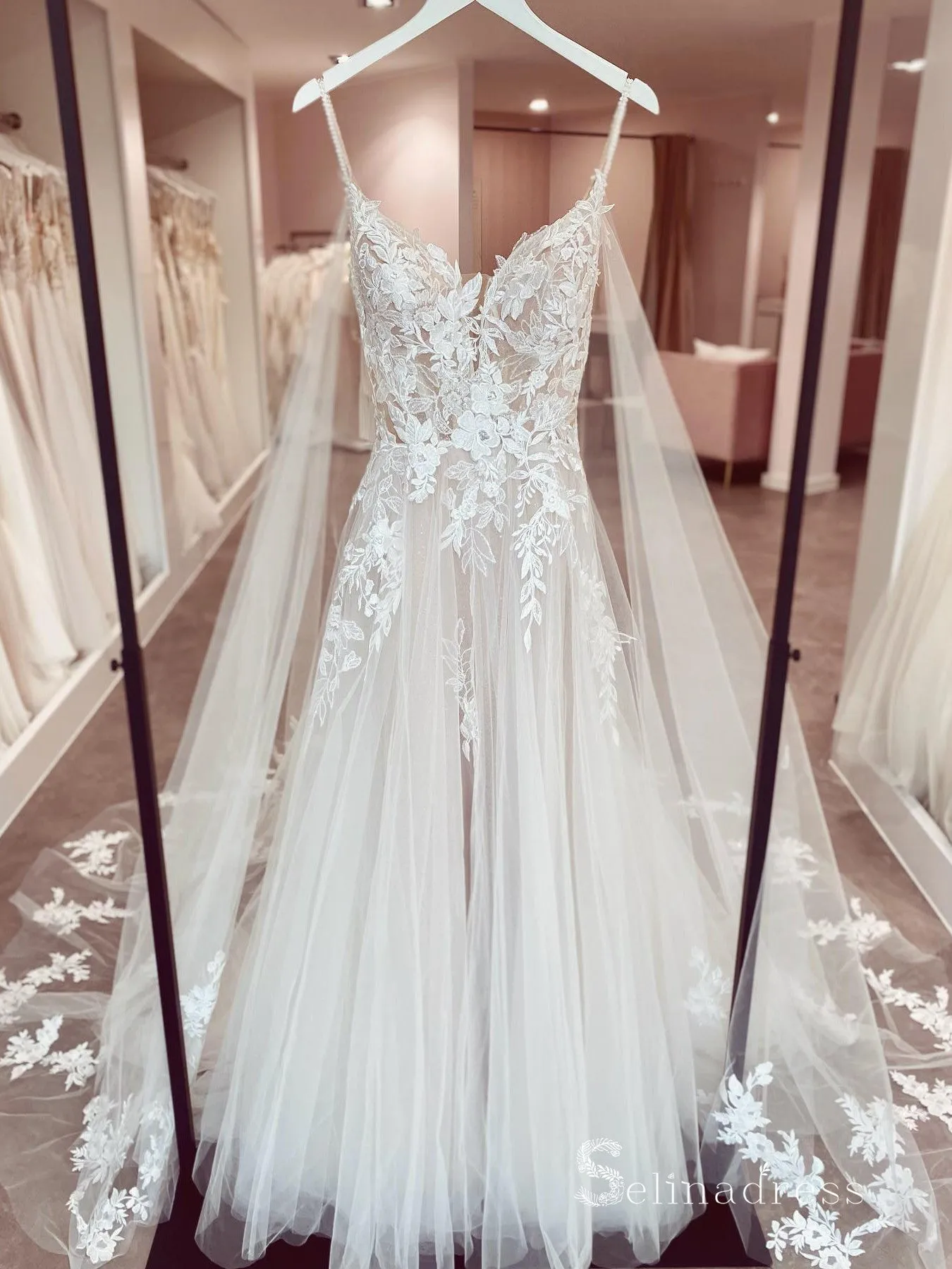 A-line Spaghetti Straps Rustic Embroidery Lace Wedding Dresses Country Bridal Gowns MSL2814