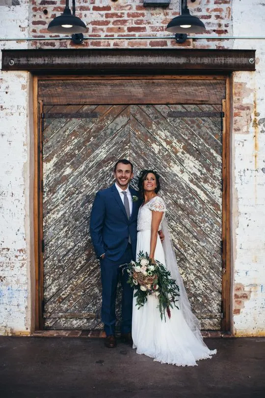 A-line V neck Sparkly Rustic Wedding Dresses Short Sleeves Beach Wedding Gowns Bridal Dresses SEW004