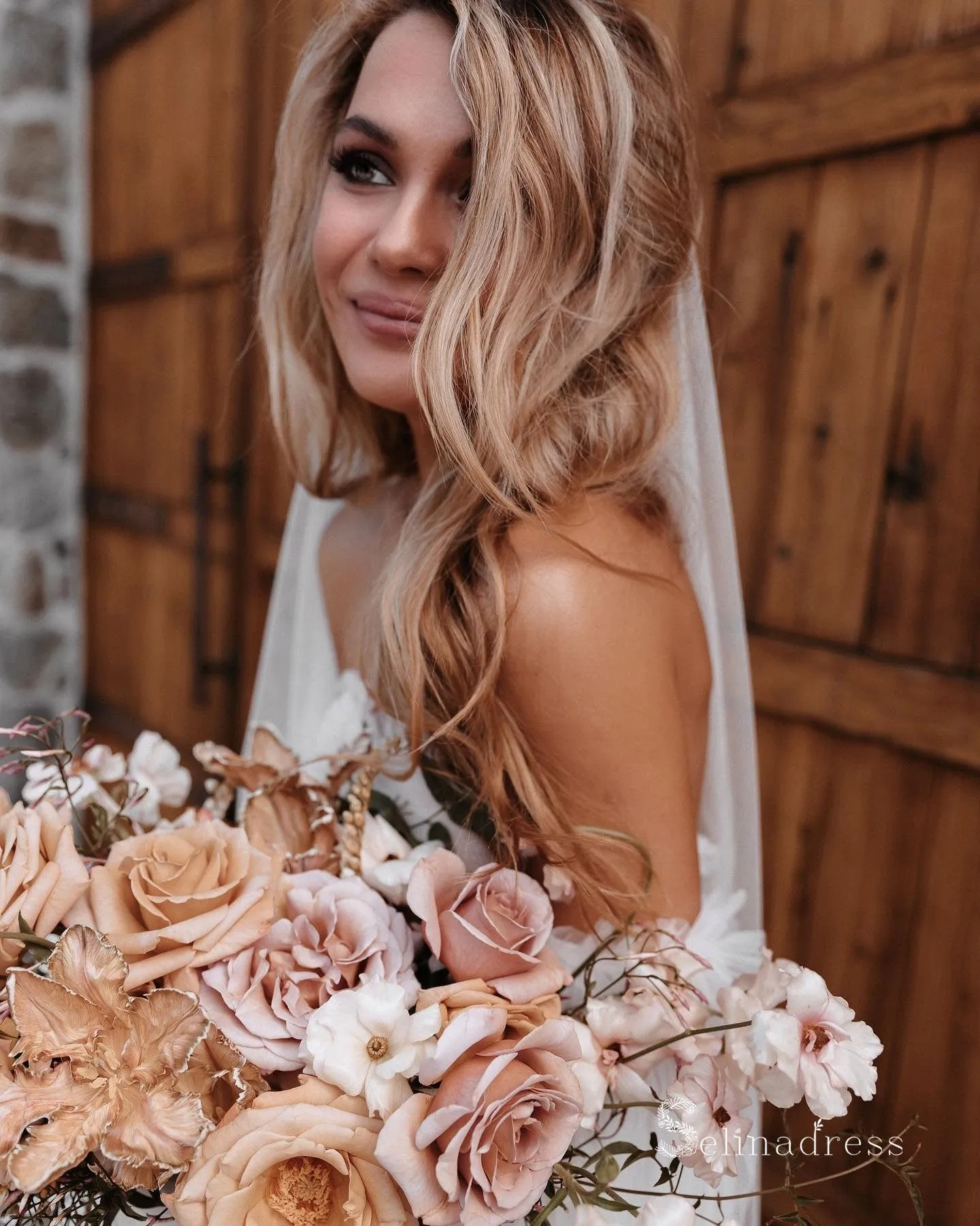 Chic A-line Off-the-shoulder Vintage Wedding Dresses Cheap Rustic Wedding Gown MLK0492