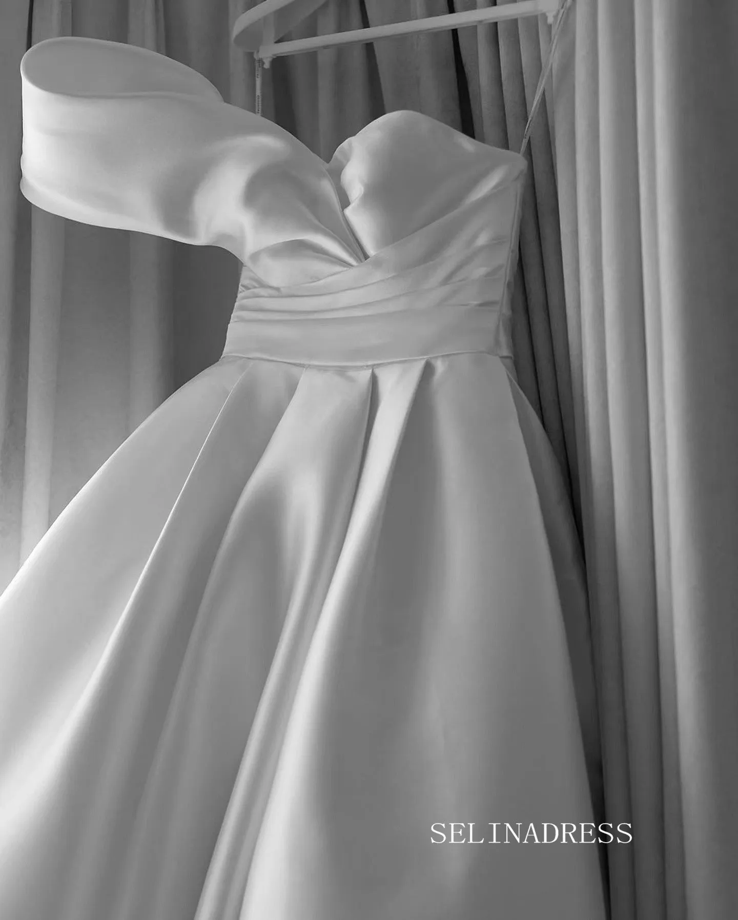 Chic A-line Strapless Satin Wedding Dress Rustic White Bridal Gowns MLS041